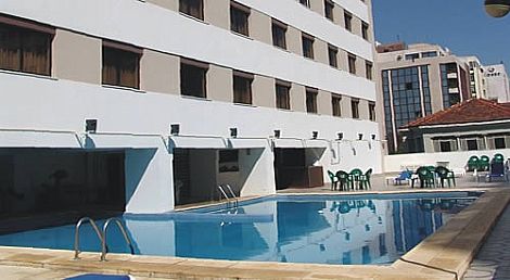 VIP Executive Zurique Hotel in Lissabon Poolansicht