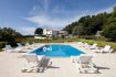Solar Quinta do Sobral in Figueir dos Vinhos: Blick auf Solar (Haupthaus) vom Pool aus.
